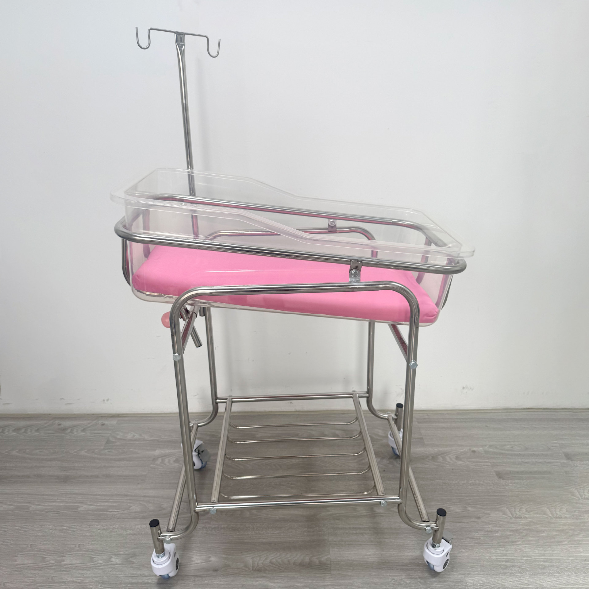 Baby Nursery Trolley - รถเข็นเด็กอ่อนสแตนเลส ปรับระดับความเอียงได้ ป้องกันการสำลักนม สำหรับเด็กแรกเกิด ใช้ในโรงพยาบาลและสถานรับเลี้ยงเด็ก